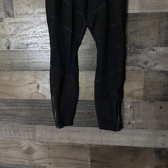 SOLD Athleta Sophia Street Tight XSP - Picture 4 of 6